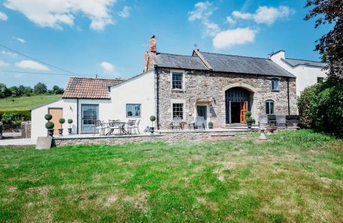 Upton Cheyney House | Pass the Keys Stunning Large 4 Bed Country House with Hot tub