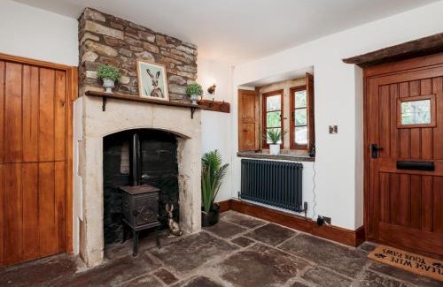 Upton Cheyney House | Pass the Keys Stunning Large 4 Bed Country House with Hot tub