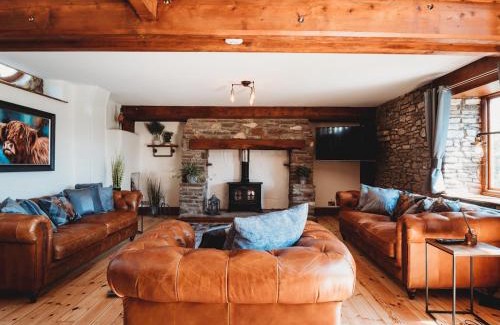 Upton Cheyney House | Pass the Keys Stunning Large 4 Bed Country House with Hot tub