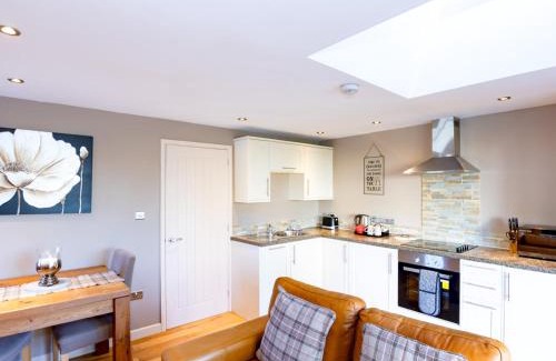 Easton Apartment | Pass the Keys Stylish Garden cottage in Wells, Somerset