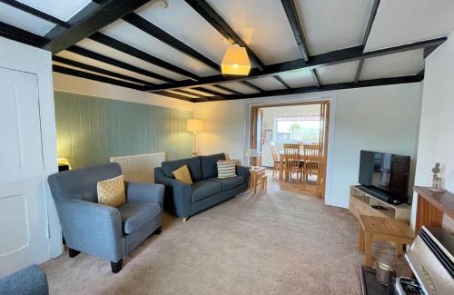 Newton Stewart House | Pass the Keys Traditional Cottage with Beautiful Views