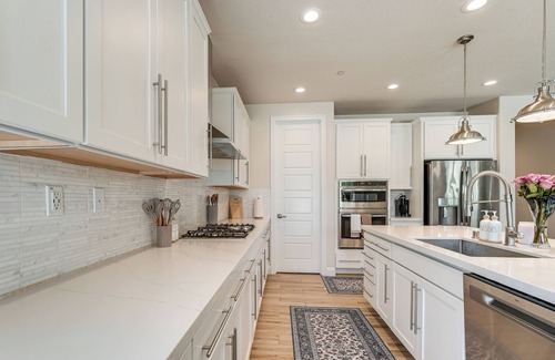 Manteca House | Patio & Outdoor Kitchen: Manteca Family Home