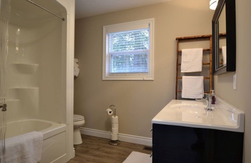 Faraday House | Paudash Lake 3 Bedroom, 4 Season Cottage w/Hottub
