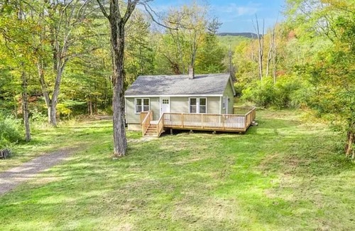 Pine Bush House | Pause and Reset. 24/7 access. Include's Entire Home. Beautiful Outdoors NY