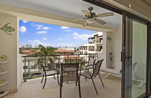 Washington House | PC406 - Pool View - 1 BR Perfect for a couple - Close to Palm Beach - 1BR