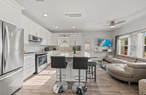 Laguna Beach House | PCB Beach Paradise, Steps to SAND, Sleeps 8