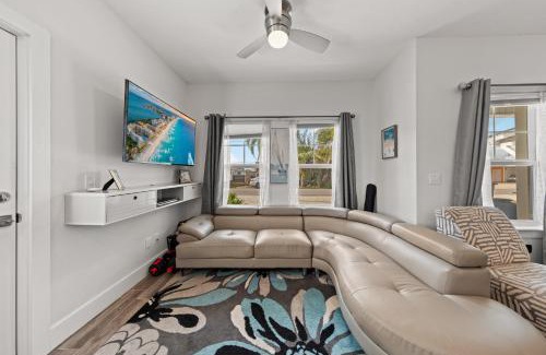 Laguna Beach House | PCB Beach Paradise, Steps to SAND, Sleeps 8