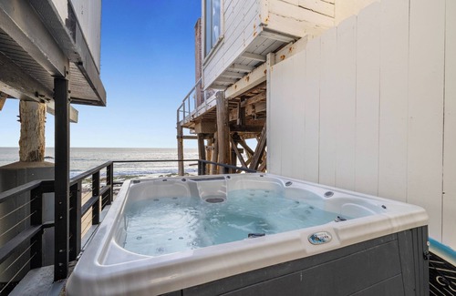 Eastern Malibu Villa | PCH Paradise - PCH Retreat with Oceanfront 4 Bd, 4 Ba, Spa & Rooftop