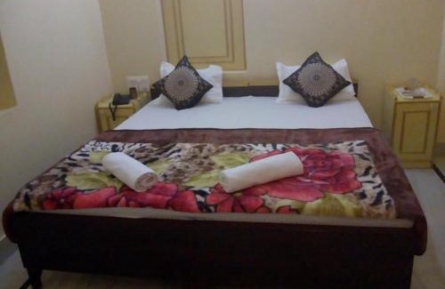 Amar Sagar Pol Hotel | Peace & Joy