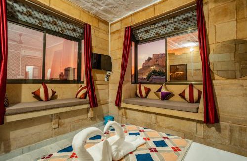 Amar Sagar Pol Hotel | Peace & Joy
