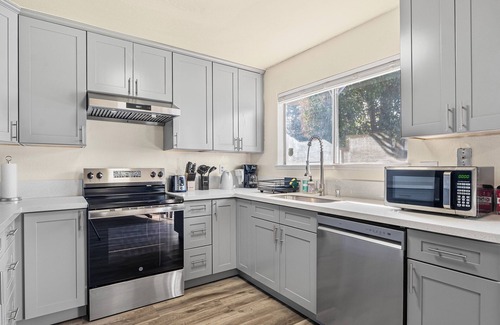 South Natomas Villa | Peaceful and Quiet 4 Br house with Garage