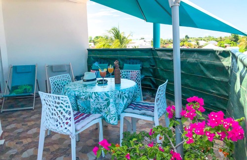Sainte-Anne Apartment | Peaceful and spacious APT, with balcony + Jacuzzi 5min from beach