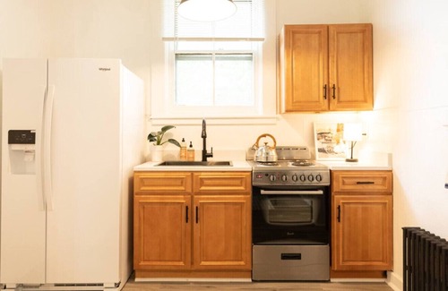 Newtonville Apartment | Peaceful, Artsy North Troy Riverview Apt
