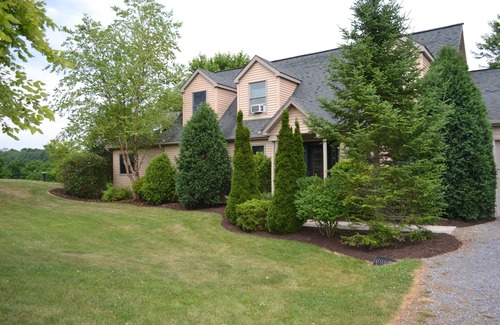 James Creek House | Peaceful, Beautiful Home, Lake Raystown, Pets OK, Kayaks Available