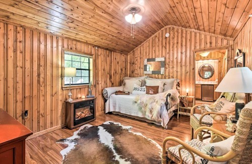 Clayton Apartment | Peaceful Clayton Carriage House with Fire Pit!