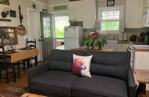 Altamont Cottage | Peaceful Cottage on Linville River. Hike Blue Ridge mountains. Visit winery.