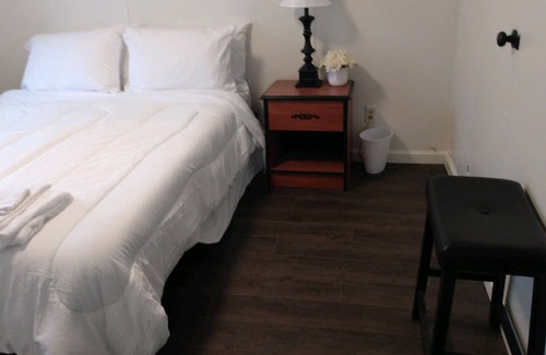 Summerton House | Peaceful Escape - minutes away from the boating dock/ Book Now!