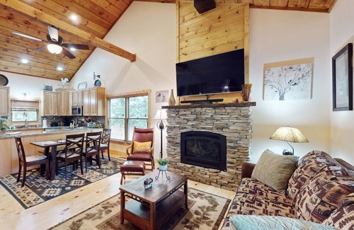 Warne Cabin | Peaceful, family-friendly retreat w/nearby forests & golf course