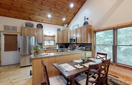 Warne Cabin | Peaceful, family-friendly retreat w/nearby forests & golf course
