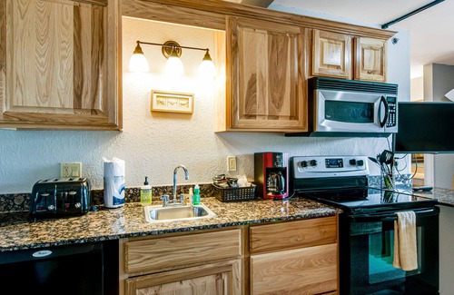 Wisconsin Dells Condo | Peaceful gem with golf course - near Noah’s Ark & Mt. Olympus