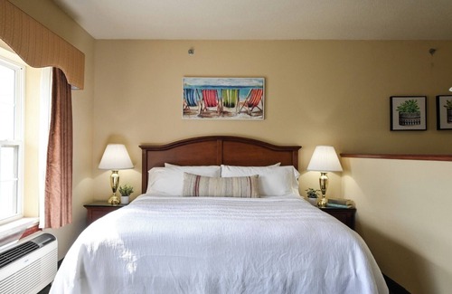 Pembine Hotel | Peaceful Getaway! 2 Coy Riverside Suites w/Pool & Gym Access! Free Parking!