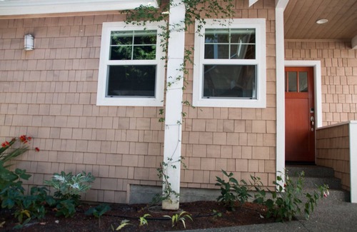 Hansville Cottage | Peaceful getaway on the waterfront