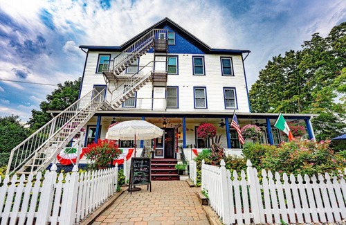 Milford House | Peaceful Getaway w/Dining Option Close to Downtown | Suite w/Kitchen
