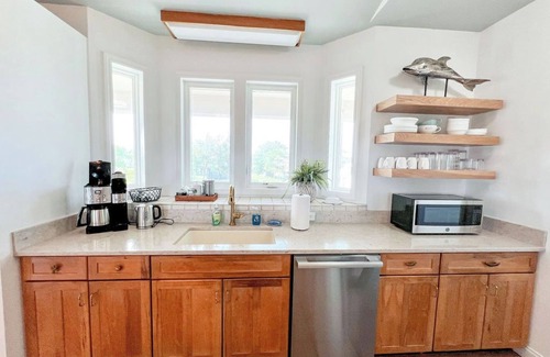 Davis House | Peaceful Getaway with Amazing Views - Cape Lookout & Beaufort nearby - SLEEPS 8