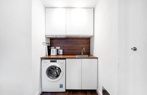 Monkhams House | Peaceful Green London - 1 bedroom & Free parking