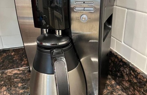 Radcliff House | Peaceful Haven ~ 4 BR/3BA, 7 Beds/5 TVs ~ Pet friendly