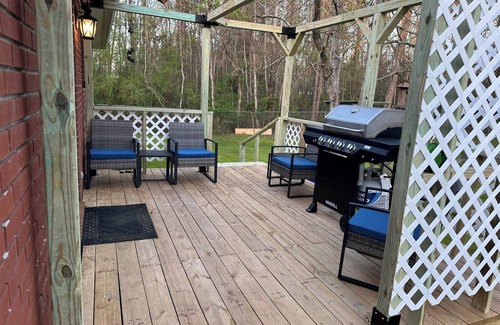 Milton House | Peaceful Home Away From Home! 20 minutes from the beach! Quiet neighborhood!