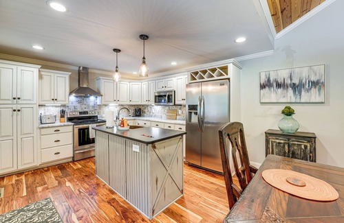 Rome House | Peaceful Home w/Porch & Yard, 5 Mi to Rome!
