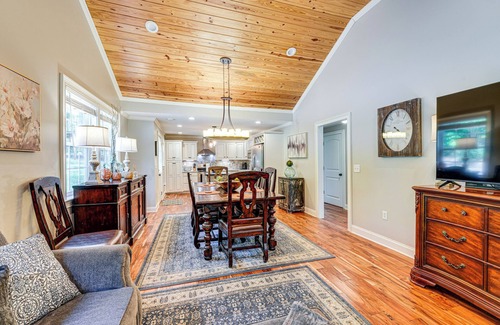 Rome House | Peaceful Home w/Porch & Yard, 5 Mi to Rome!
