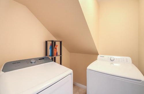 North Las Vegas House | Peaceful Las Vegas Pool Oasis, Pool Table, Hammock