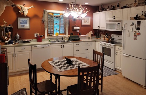 Beaufort Apartment | Peaceful lodge overlooking a beautiful pond