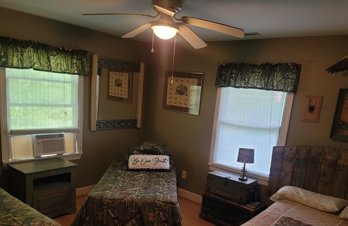 Beaufort Apartment | Peaceful lodge overlooking a beautiful pond