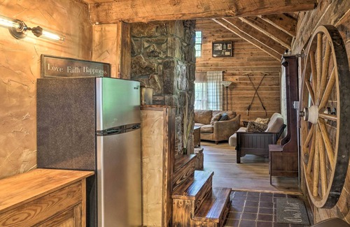 Emerald Beach Cabin | Peaceful Log Cabin Escape Near Table Rock Lake!