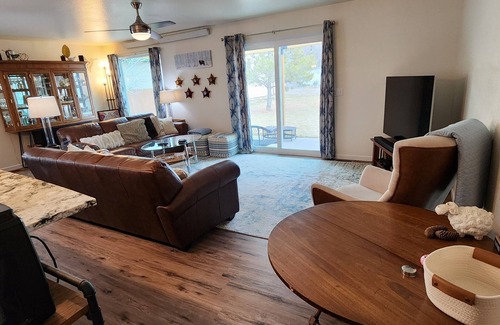 Guernsey House | Peaceful Modern House by River and Park in Guernsey