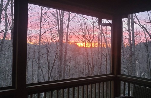 Sapphire Cabin | Peaceful Mountain Cabin