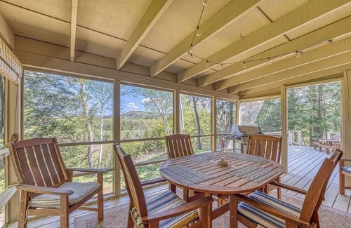 Thornton Ski Chalet | Peaceful Mountain View 4 Bedroom Chalet