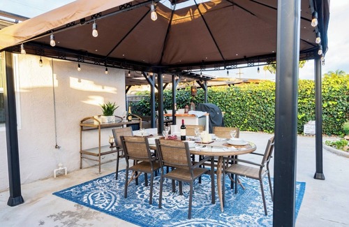 Oak Park House | PEACEFUL, NEAR SDSU, CENTRAL with LG PATIO, FULL KITCHEN, COZY BEDS, GATED HOME