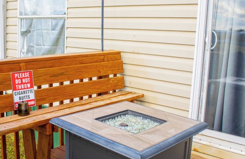 Archie House | Peaceful Pondside Stay