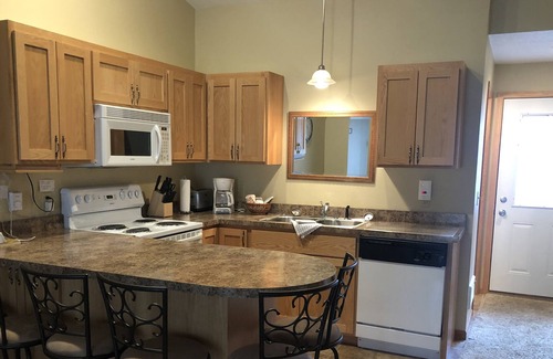 Hill City House | Peaceful Quadna Mountain Resort Townhouse w/ Hill Lake Access!