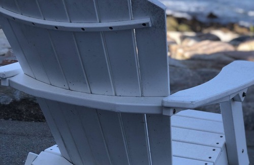 Bonnet Shores House | Peaceful, relaxing & beachy with sounds of the ocean, just a stone's throw away