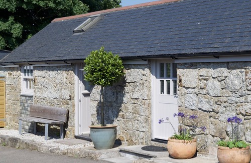 Penzance House | Peaceful rural retreat - w/Parking - close to Mousehole Beaches & Restaurants