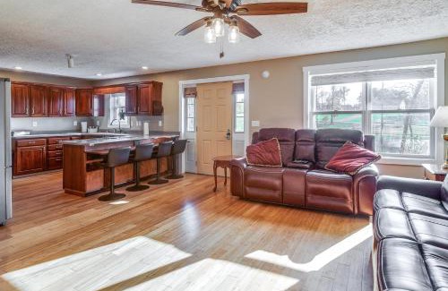 Russell Springs House | Peaceful Russell Springs Home with Fire Pit and Pond!