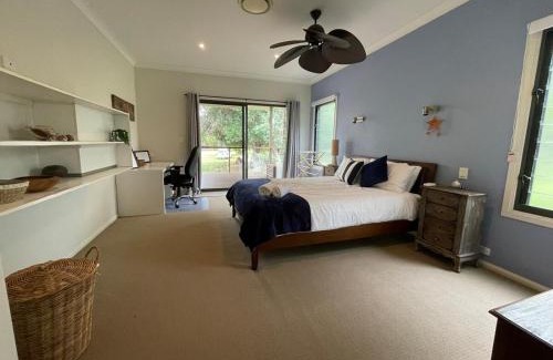 Nudgee Beach Apartment | Peaceful, spacious hideaway