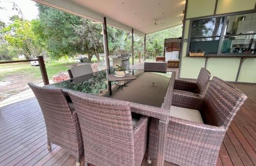 Nudgee Beach Apartment | Peaceful, spacious hideaway