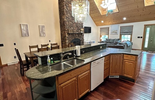 Geneva House | Peaceful- SPIRE, GOTL, Wine Country, Beach