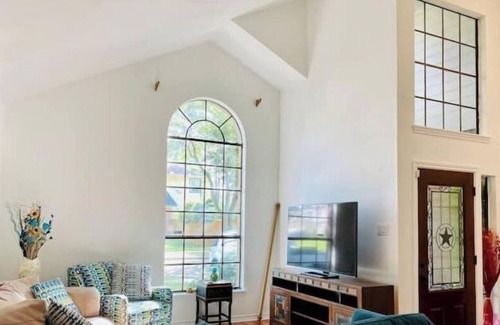 Meadows Place House | Peaceful Suburban Escape